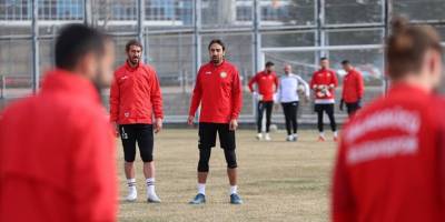 Profesyonel tüm liglerde şampiyonluk yaşayan İbrahim Öztürk, yeşil sahalardan kopmuyor