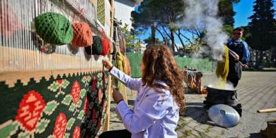 Ege'nin köklü el dokumaları İzmir'de kurulan merkezde yaşatılıyor