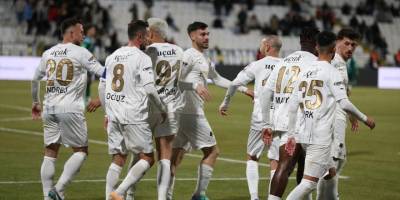 Manisa FK: 2 - Bitexen Giresunspor: 0