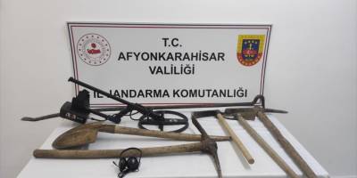 Afyonkarahisar'da kaçak kazı yapan 5 şüpheli yakalandı