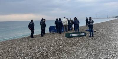 Antalya'da sahilde erkek cesedi bulundu