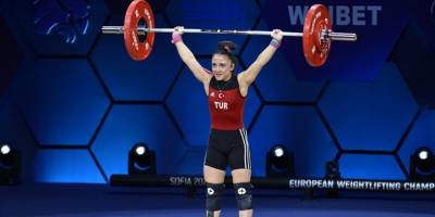 Avrupa Halter Şampiyonası'nın ilk altın madalyası Cansu Bektaş'tan