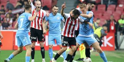 Samsunspor, sahasında Antalyaspor'u 2-0 yendi