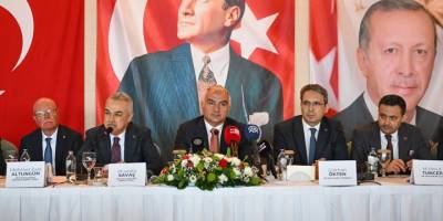 Kültür ve Turizm Bakanı Ersoy, Kuşadası'nda turizm temsilcileriyle buluştu