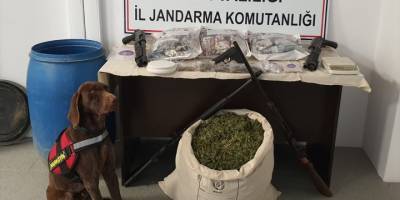 İzmir'de 11,5 kilogram esrar ele geçirildi