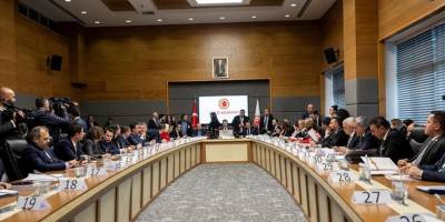 Emekli bayram ikramiyesini 3 bin liraya yükselten düzenlemeyi de içeren 8. Yargı Paketi Komisyonda kabul edildi