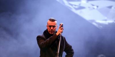 Cem Adrian Aydın'da konser verdi