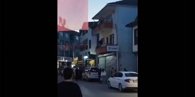 Sakarya'da balkondan düşen down sendromlu çocuğu esnaf kurtardı