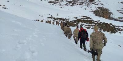 Van'da arama kurtarma eğitimi alan güvenlik korucuları çığ tatbikatı yaptı