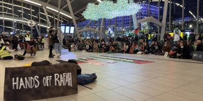 Hollanda'da 16 tren istasyonunda Filistin'e destek için oturma eylemi yapıldı