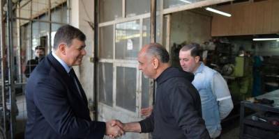 CHP'nin İzmir adayı Tugay, seçim çalışmasını Menemen'de sürdürdü