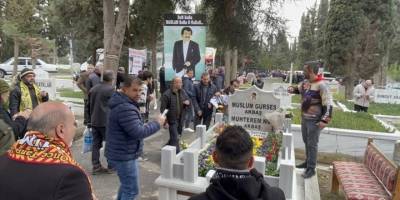 "Arabeskin Babası" Müslüm Gürses, İstanbul'da mezarı başında anıldı