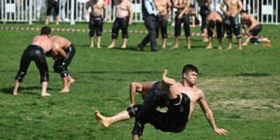 İzmir'de 38. Ulukent Yağlı Güreşleri başladı