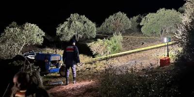 Akhisar'da devrilen traktörün altında kalan sürücü hayatını kaybetti