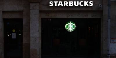 Kahve zinciri Starbucks boykotlar nedeniyle Orta Doğu’daki mağazalarında işten çıkarmalara gidiyor