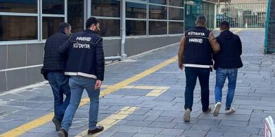 Kütahya'da uyuşturucu operasyonunda yakalanan 2 zanlı tutuklandı