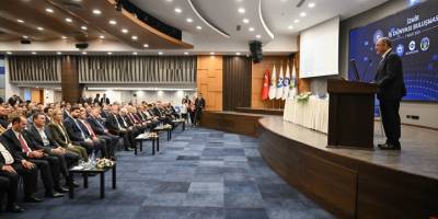 Özhaseki, Müteahhitler, Yapı Denetim Kuruluşları ve Mimarlarla Sektör Buluşması'nda konuştu