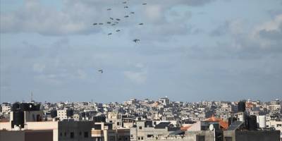 Gazze’ye havadan indirilen yardım kutuları sivillerin üzerine düştü: 5 ölü