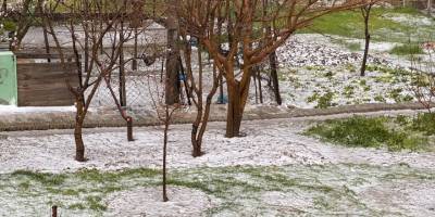 Uşak'ta dolu etkili oldu