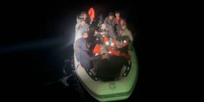 İzmir açıklarında 46 düzensiz göçmen kurtarıldı, 21 göçmen yakalandı