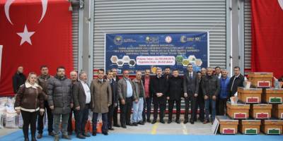 Uşak'ta çiftçilere tohum, fide ve kovan dağıtıldı