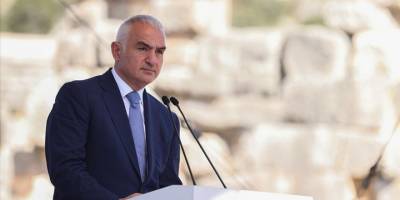 Kültür ve Turizm Bakanı Ersoy: Fransa'da yakalanan 8 bin 659 eserimizi iade alıyoruz