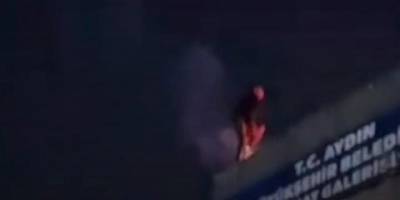 Aydın'da büyükşehir belediyesinden parasını alamadığını iddia eden kişi kendisini yakmak istedi