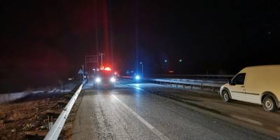 Otomobil kamyona arkadan çarptı: 1 ölü, 2 yaralı