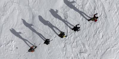 Karslı dağcılar, karla kaplı 3 bin 197 rakımdaki Kısır Dağı'na tırmandı