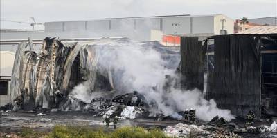 Adana'da plastik fabrikasında çıkan yangın kontrol altına alındı