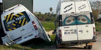 Antalya'da öğrenci servisi ile minibüs çarpıştı, 9 kişi yaralandı