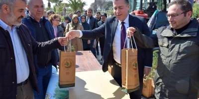 Turgutlu'da Orman Haftası kapsamında fidan dağıtımı