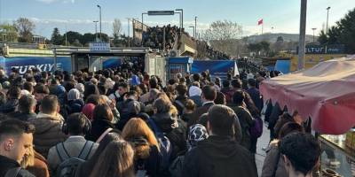 Altunizade'de metrobüs arızası nedeniyle yoğunluk oluştu