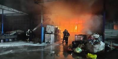 Kocaeli'de sanayi sitesinde çıkan yangın kontrol altına alındı