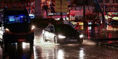 Başkentte sağanak hayatı olumsuz etkiledi