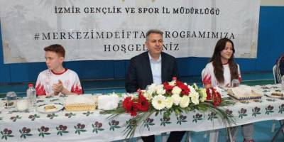 İzmir Valisi Elban, gençlerle iftarda bir araya geldi