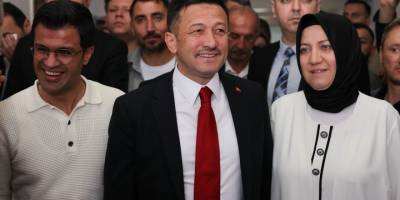 Cumhur İttifakı İzmir Büyükşehir Belediye Başkan adayı Hamza Dağ, oyunu kullandı
