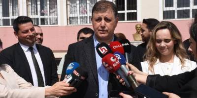 CHP İzmir Büyükşehir Belediye Başkan adayı Tugay, oyunu kullandı