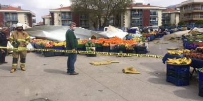 Güzelbahçe Kültür Merkezi'nin çatısı rüzgarda pazarcıların üstüne uçtu!