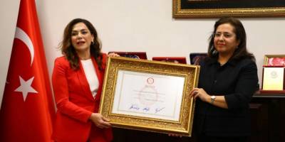 Tekirdağ Büyükşehir ve Süleymanpaşa belediye başkanları mazbatasını aldı