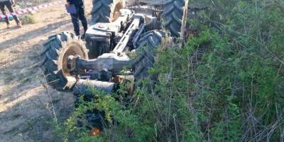 Denizli'de devrilen traktörün sürücüsü öldü