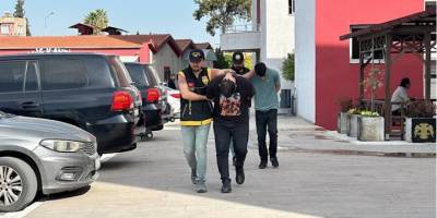 Adana’da çaldığı ciple iki araca çarpan şüpheli yakalandı