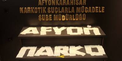 Afyonkarahisar'da peçeteye emdirilmiş uyuşturucuyla yakalanan 3 şüpheli tutuklandı