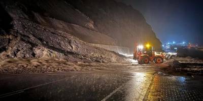 Hakkari-Van kara yolu 3 noktada meydana gelen heyelan nedeniyle kapandı