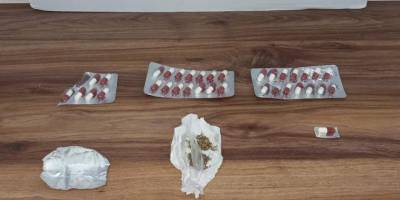 Denizli'de uyuşturucu bulunan otomobildeki 2 şüpheliden 1'i tutuklandı