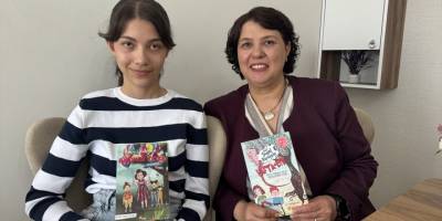 Kanseri yenen kadın çocuklara okumanın ve sağlığın önemini anlatıyor