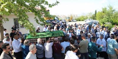 Denizli'de otomobille pikabın çarpıştığı kazada ölen karı koca toprağa verildi