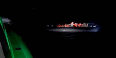 İzmir açıklarında 58 düzensiz göçmen yakalandı