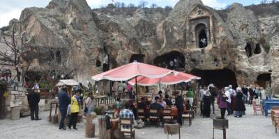 Frigya, bayramda yerli turistle hareketlendi
