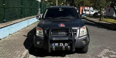 Balıkesir'den çalıntı pikapla İzmir'e gelen çocuklar ilgililere teslim edildi